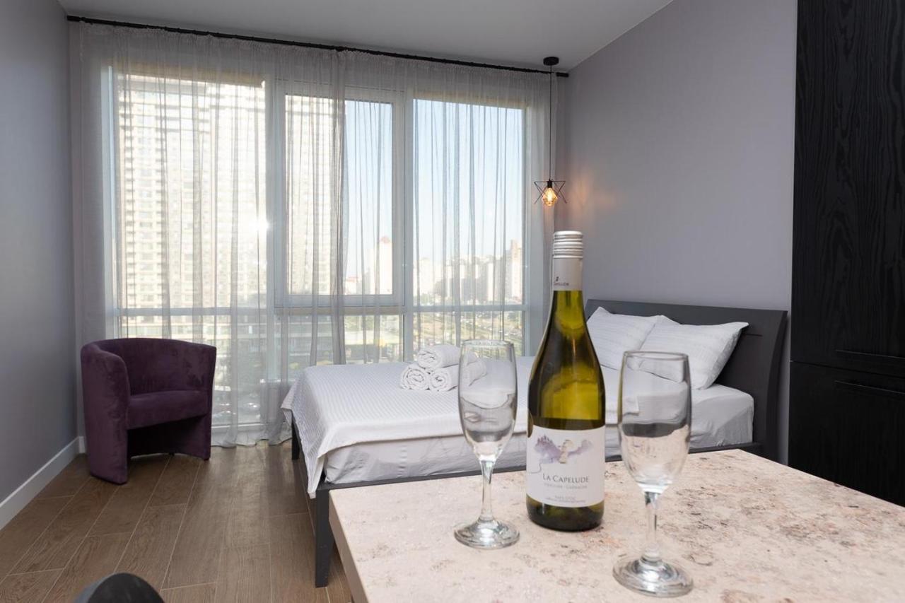Stylish Panoramic Apartments. Smartplaza. Metro Minskaya Апартаменти *