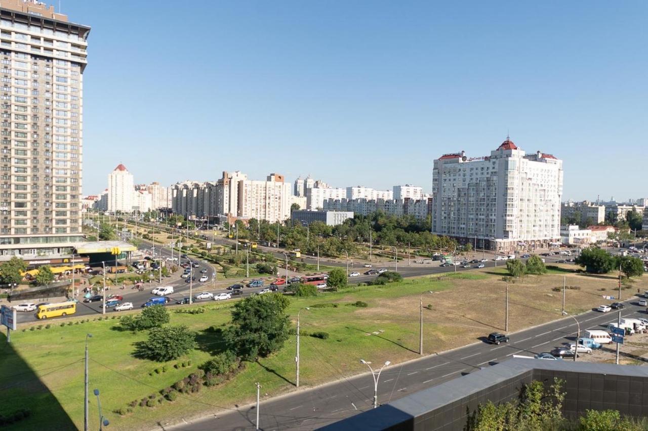Stylish Panoramic Apartments. Smartplaza. Metro Minskaya Апартаменти